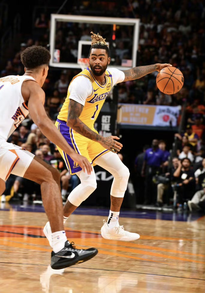 九游APP-关于爆冷首场状态出色，湖人观众沸腾！，德布劳内重返赛场赛场气氛高涨的信息